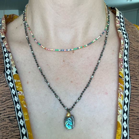 Handmade hand knotted little gemstone necklace with abalone pearl charm - Picture 6 of 8